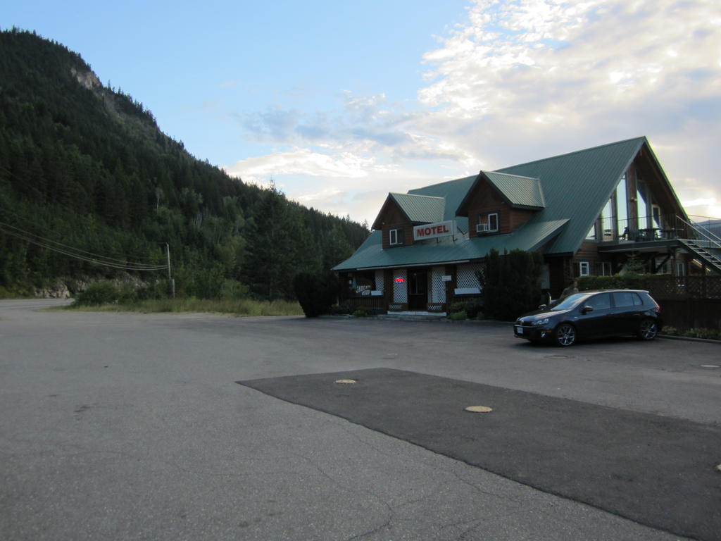 Jade Mountain Motel Chase Eksteriør bilde